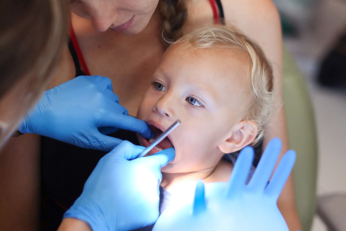 Child getting dentistry for children